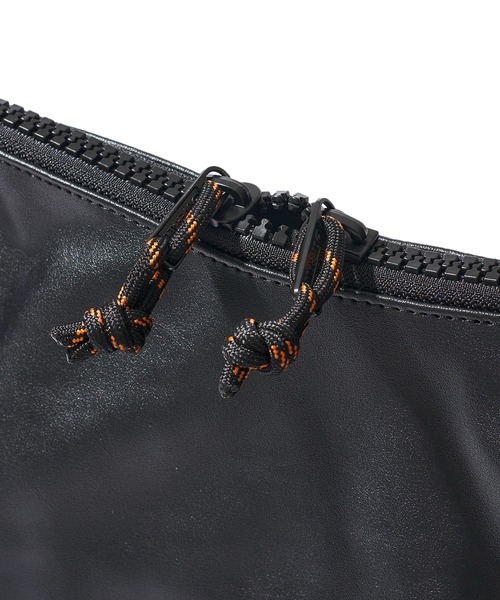 UNIVERSAL OVERALL(ユニバーサルオーバーオール)の「【UNIVERSAL OVERALL】ECO LEATHER HOBO SHOULDER BAG / エコレザーショルダーバッグ(ショルダーバッグ・レディース・ブラック/シルバーグレー/ブラウン・FREE)」の11枚目の写真