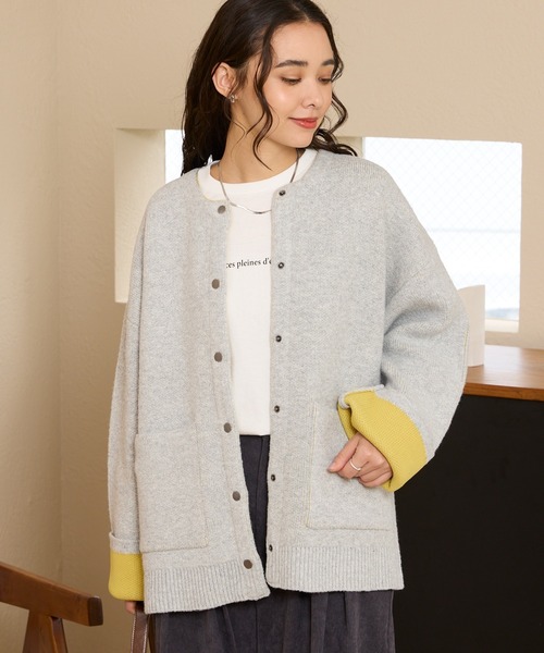 THE CRAFT CREW PRODUCTS(ザクラフトクループロダクツ)の「ウォッシャブル 裏配色 スナップボタン ニットカーディガン【THE CRAFT CREW PRODUCTS】(カーディガン/ボレロ・レディース・グレイッシュベージュ/アイボリー/ブラック/グレー/ブラウン/ネイビー/杢グレー/ダークカーキ・FREE)」の5枚目の写真
