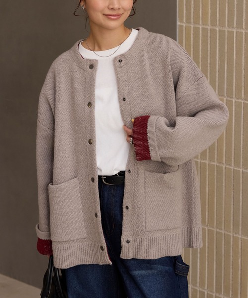 THE CRAFT CREW PRODUCTS（ザクラフトクループロダクツ）の「ウォッシャブル 裏配色 スナップボタン ニットカーディガン【THE CRAFT CREW PRODUCTS】（カーディガン/ボレロ・レディース・グレイッシュベージュ/アイボリー/ブラック/グレー/ブラウン/ネイビー・FREE）」の5枚目の写真