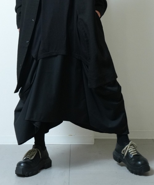 Ruze（ルゼ）の「Irregular cut balloon tuck skirt / イレギュラーカット バルーンスカート（スカート・メンズ・ブラック・FREE）」の9枚目の写真