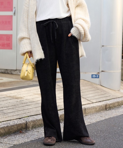 MONO-MART(モノマート)の「カットコーデュロイ イージーフレアパンツ(その他パンツ・レディース・ブラック/オリーブ/アイボリー/チャコールグレー/ブラウン/レッド/ネイビー・S/L/M)」の12枚目の写真