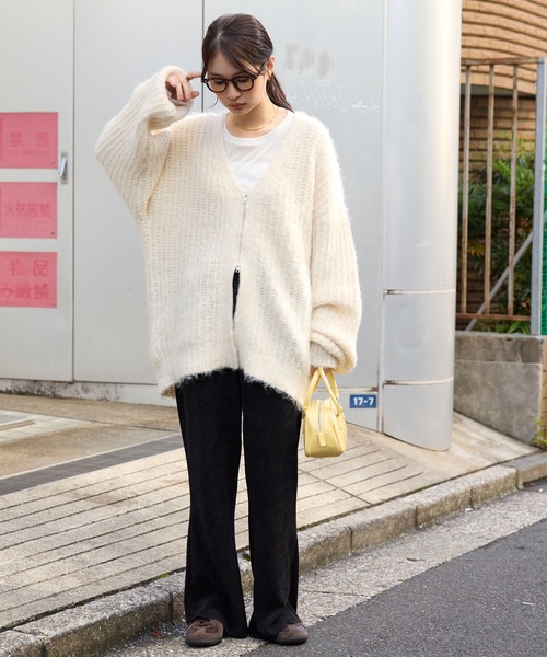 MONO-MART(モノマート)の「カットコーデュロイ イージーフレアパンツ(その他パンツ・レディース・ブラック/オリーブ/アイボリー/チャコールグレー/ブラウン/レッド/ネイビー・S/L/M)」の14枚目の写真