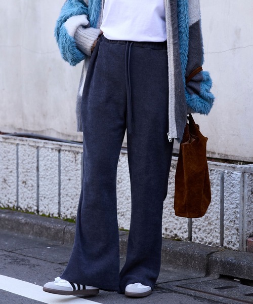 MONO-MART(モノマート)の「カットコーデュロイ イージーフレアパンツ(その他パンツ・レディース・ブラック/オリーブ/アイボリー/チャコールグレー/ブラウン/レッド/ネイビー・S/L/M)」の16枚目の写真