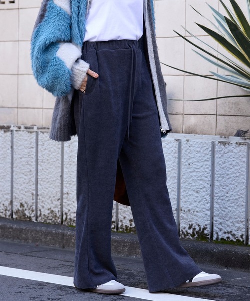 MONO-MART(モノマート)の「カットコーデュロイ イージーフレアパンツ(その他パンツ・レディース・ブラック/オリーブ/アイボリー/チャコールグレー/ブラウン/レッド/ネイビー・S/L/M)」の19枚目の写真