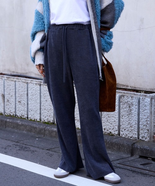 MONO-MART(モノマート)の「カットコーデュロイ イージーフレアパンツ(その他パンツ・レディース・ブラック/オリーブ/アイボリー/チャコールグレー/ブラウン/レッド/ネイビー・S/L/M)」の20枚目の写真