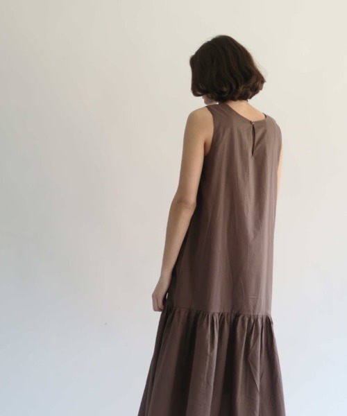 KALENO（カレノ）の「sleeveless tiered op（ワンピース・レディース・ブラウン・FREE）」の2枚目の写真