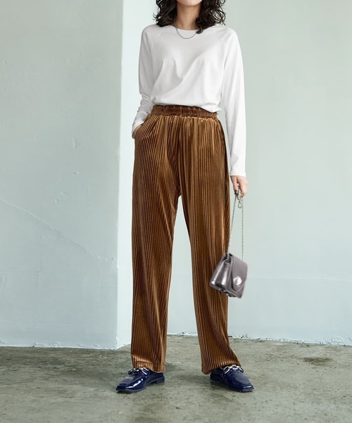 STYLE DELI(スタイルデリ)の「ストライプベロアリラックスパンツ(デニムパンツ・レディース・ブラック/ブラウン/ダークグレー・01/02)」の4枚目の写真