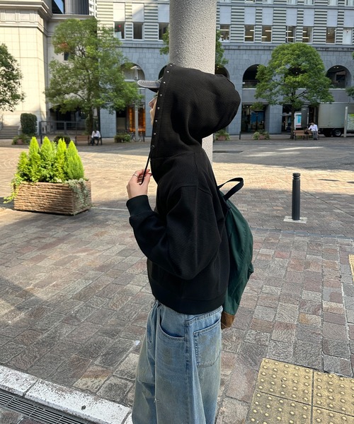 kutir（クティール）の「STUDS DESIGN THERMAL ZIP HOODIE／スタッズ