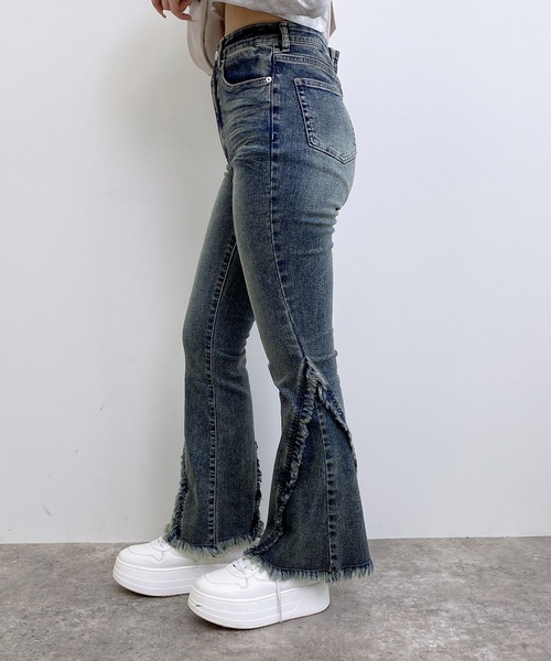 INGNI（イング）の「フリンジフレアデニムパンツ（デニムパンツ・レディース・ブルー系その他4/グレー/ブルー系その他・S/M）」の8枚目の写真