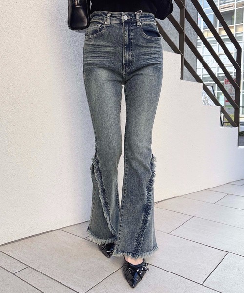 INGNI（イング）の「フリンジフレアデニムパンツ（デニムパンツ・レディース・ブルー系その他4/グレー/ブルー系その他・S/M）」の11枚目の写真