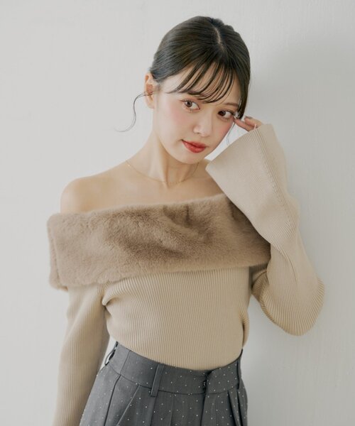 Chico(チコ)の「ボリュームファーオフショルニット(ニット/セーター・レディース・ベージュ/ブラウン/グレー/アイボリー・FREE)」の19枚目の写真