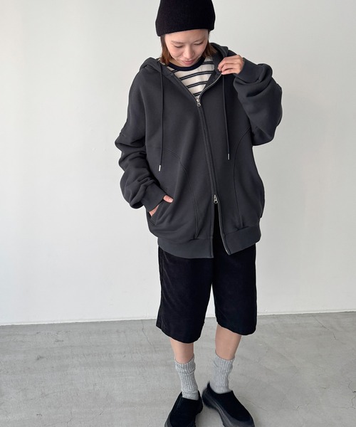 CANAL JEAN(キャナルジーン)の「choice_cnl ウォッシングスウェットパーカー(パーカー・レディース・カーキ/チャコールグレー・ONE SIZE)」の2枚目の写真