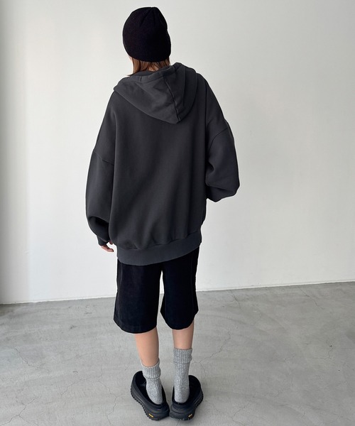 CANAL JEAN(キャナルジーン)の「choice_cnl ウォッシングスウェットパーカー(パーカー・レディース・カーキ/チャコールグレー・ONE SIZE)」の4枚目の写真