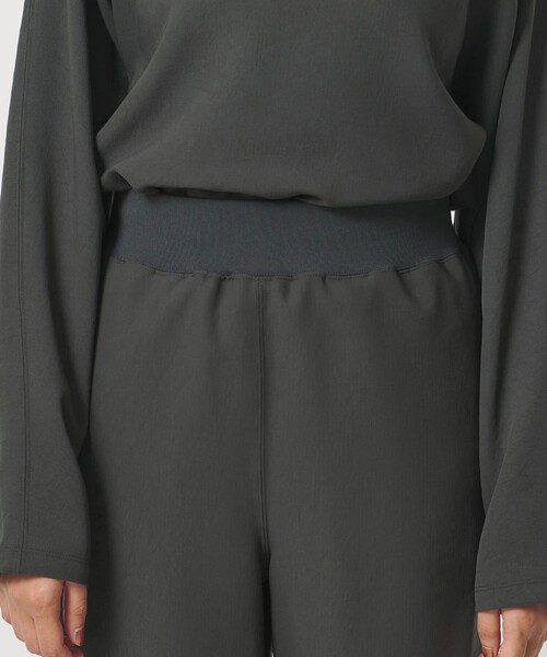 UNITED ARROWS & SONS by DAISUKE OBANA（ユナイテッドアローズアンドサンズバイダイスケオバナ）の「＜D.O UNITED ARROWS BY DAISUKE OBANA for WOMEN＞+10 RIB WIDE FLAR PANTS/フレアパンツ（その他パンツ・レディース・ブラック/オリーブ・M/S）」の10枚目の写真