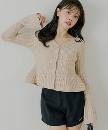 【SALON by Chico】金釦ペプラム柄編みニット