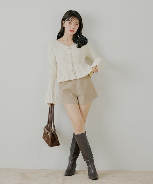 Chico（チコ）の「【SALON by Chico】金釦ペプラム柄編みニット（ニット/セーター・レディース・ベージュ/アイボリー/ブラック/レッド・FREE）」の7枚目の写真