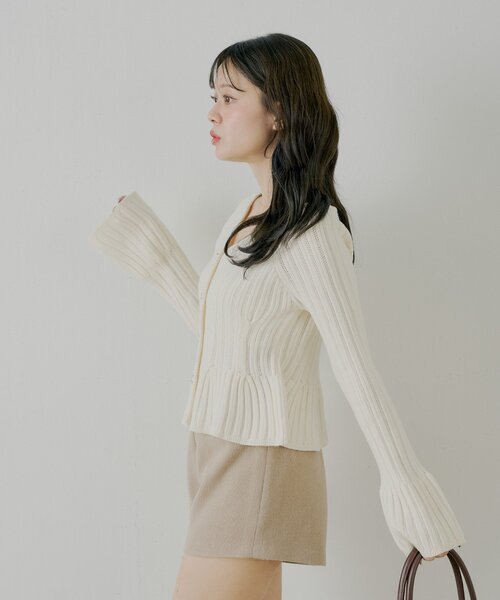 Chico（チコ）の「【SALON by Chico】金釦ペプラム柄編みニット（ニット/セーター・レディース・ベージュ/アイボリー/ブラック/レッド・FREE）」の11枚目の写真