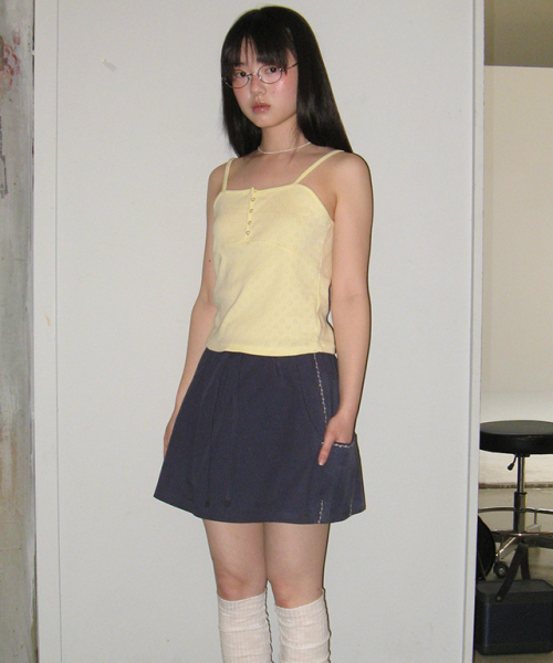 RONRON(ロンロン)の「HEART BUTTON GOLGI SLEEVELESS EYELET YELLOW(Tシャツ/カットソー・レディース・その他・FREE)」の2枚目の写真
