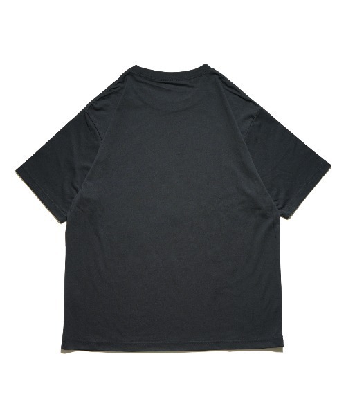 sanrio(サンリオ)の「ハンギョドン/HANGYODON CLOVER Tシャツ/サンリオキャラクターズ コラボ(Tシャツ/カットソー・メンズ・ブラック/ホワイト・S/M/L/XL)」の3枚目の写真