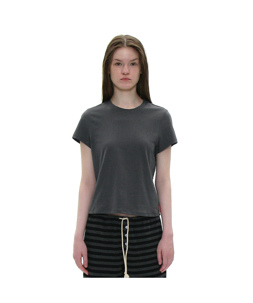 PARTIMENTO WOMEN(パルティメントウィメン)の「PWC レギュラーフィット エブリデイTシャツ_6カラー(Tシャツ/カットソー・レディース・ライトグレー/チャコール/バーガンディー/ベージュ/ブラウン/ブラック・SMALL/MEDIUM/LARGE)」の4枚目の写真