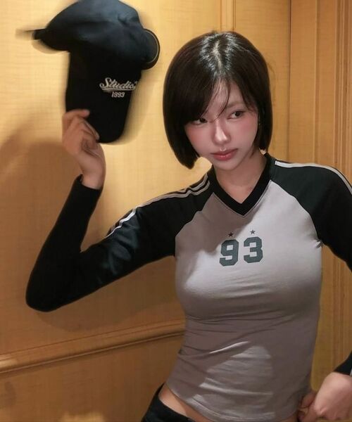 1993STUDIO(1993スタジオ)の「WトラックラインVネックロングスリーブ_グレー(Tシャツ/カットソー・レディース・その他・SMALL/MEDIUM)」の10枚目の写真