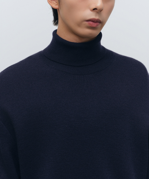 MUSINSA STANDARD（ムシンサスタンダード）の「ミニマルタートルネックニット[ネイビー]（ニット/セーター・メンズ・その他・SMALL/MEDIUM/LARGE/X-LARGE/XX-LARGE）」の4枚目の写真