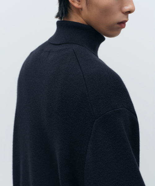 MUSINSA STANDARD（ムシンサスタンダード）の「ミニマルタートルネックニット[ネイビー]（ニット/セーター・メンズ・その他・SMALL/MEDIUM/LARGE/X-LARGE/XX-LARGE）」の5枚目の写真
