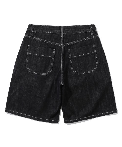 TRILLION（トリリオン）の「レインスロップツータックバミューダデニムショーツ（BLACK）（その他パンツ・レディース・その他・MEDIUM/LARGE/X-LARGE）」の3枚目の写真