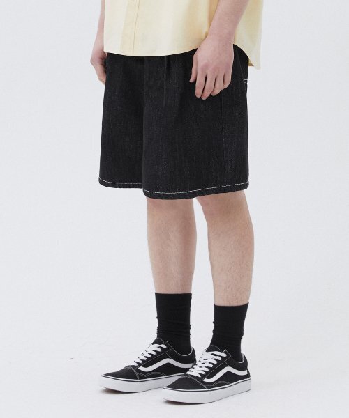 TRILLION（トリリオン）の「レインスロップツータックバミューダデニムショーツ（BLACK）（その他パンツ・レディース・その他・MEDIUM/LARGE/X-LARGE）」の4枚目の写真