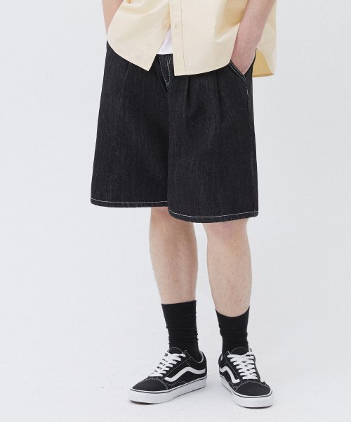 TRILLION（トリリオン）の「レインスロップツータックバミューダデニムショーツ（BLACK）（その他パンツ・レディース・その他・MEDIUM/LARGE/X-LARGE）」の5枚目の写真