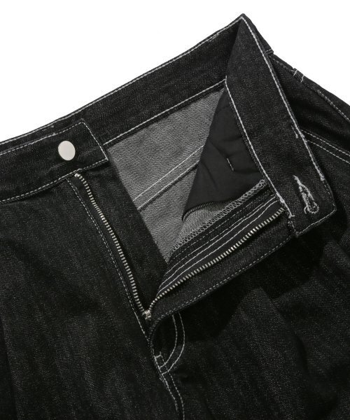 TRILLION（トリリオン）の「レインスロップツータックバミューダデニムショーツ（BLACK）（その他パンツ・レディース・その他・MEDIUM/LARGE/X-LARGE）」の6枚目の写真