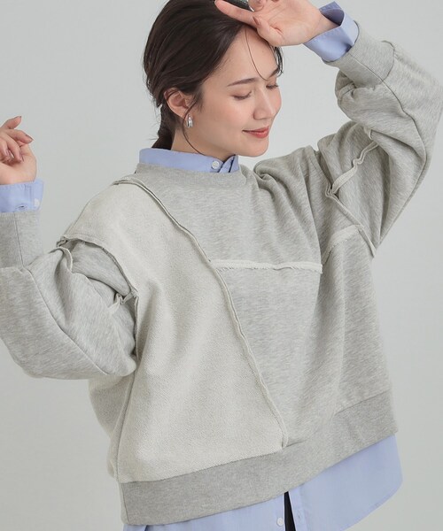 Cutie Blonde(キューティーブロンド)の「1枚でコーデが決まる リメイク風スウェット(スウェット・レディース・パープル系/オフホワイト/ブラック/ライトグレー・00)」の3枚目の写真