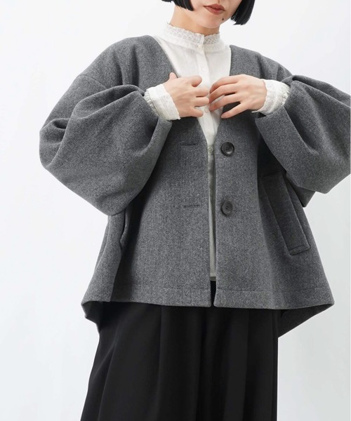 LUCA/LADY LUCK LUCA（ルカ/レディラックルカ）の「LC/LLL 袖タックVネックコート（ノーカラーコート・レディース・ブラック/ライトグレー/ブラウン・FREE）」の3枚目の写真