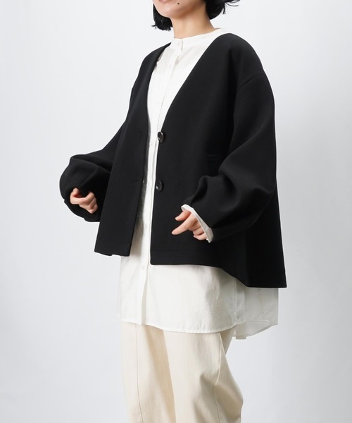 LUCA/LADY LUCK LUCA（ルカ/レディラックルカ）の「LC/LLL 袖タックVネックコート（ノーカラーコート・レディース・ブラック/ライトグレー/ブラウン・FREE）」の5枚目の写真