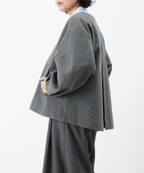 LUCA/LADY LUCK LUCA（ルカ/レディラックルカ）の「LC/LLL 袖タックVネックコート（ノーカラーコート・レディース・ブラック/ライトグレー/ブラウン・FREE）」の16枚目の写真