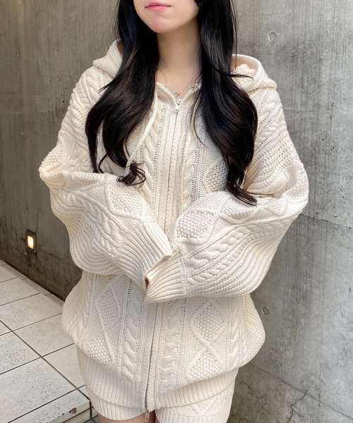 INGNI（イング）の「【WEB限定】ケーブルビッグニットパーカー（パーカー・レディース・グレー/アイボリー/ブラック/ベージュ・M）」の7枚目の写真
