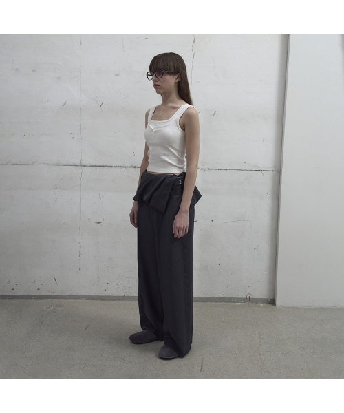 LCDC TM(エルシーディーシーティーエム)の「FOLDOVER VOLUME TROUSERS (GREY)(スラックス・レディース・チャコールグレー・SMALL/MEDIUM)」の2枚目の写真