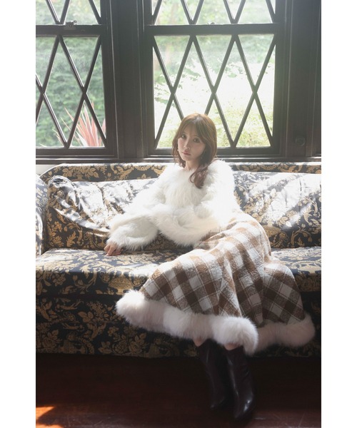 MISTREASS(ミストレアス)の「Glimmer Shaggy Volume Sleeve Knit Top(ニット/セーター・レディース・サックスブルー/オフホワイト・FREE)」の4枚目の写真