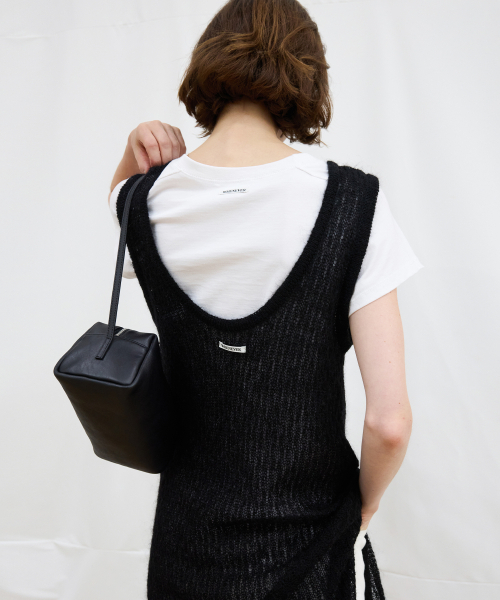 LEVAR（レバー）の「Crochet Eyelet Knit Dress - Black（ワンピース・レディース・その他・F）」の2枚目の写真