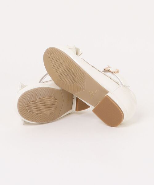 axes femme（アクシーズファム）の「エナメルリボンパンプス（パンプス・キッズ・ホワイト/ブラック・SMALL/MEDIUM/LARGE）」の4枚目の写真