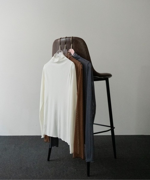 on:nue（オンニュ）の「【on:nue】[着用動画あり！] ラメラインシアーメロートップス（Tシャツ/カットソー・レディース・ブラウン/アイボリー/グレー・FREE）」の13枚目の写真