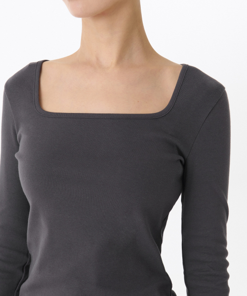 MUSINSA STANDARD WOMAN（ムシンサスタンダードウーマン）の「ウィメンズスリムスクエアネック長袖Tシャツ[ダークグレー]（Tシャツ/カットソー・レディース・その他・X-LARGE/X-SMALL/SMALL/MEDIUM/LARGE）」の3枚目の写真