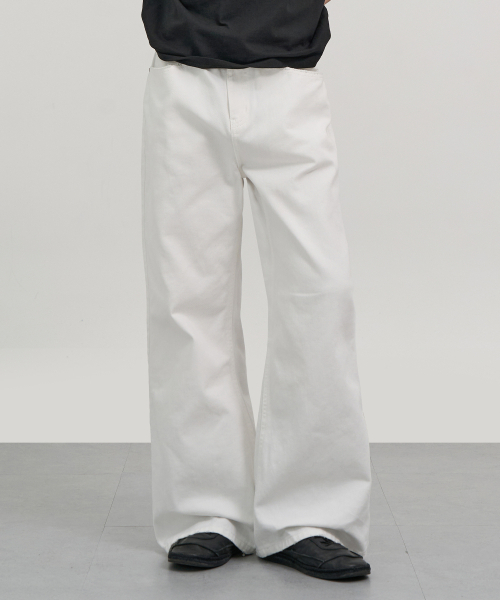 EXCONTAINER(エックスコンテナ)の「グランジポケットフレアデニムパンツ(ホワイト)(デニムパンツ・メンズ・その他・SMALL/MEDIUM/LARGE/X-LARGE)」の1枚目の写真