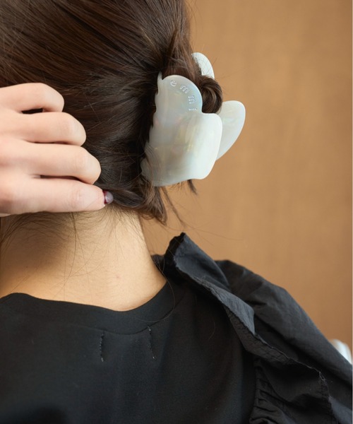 emmi（エミ）の「【HEART】ニュアンスハートヘアクリップ（バレッタ/ヘアクリップ・レディース・ライトベージュ/マルチ/ホワイト・F）」の2枚目の写真