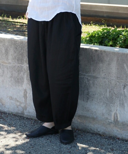 sanpo kuschel(サンポクシェル)の「リネン裾タックパンツ(その他パンツ・レディース・ブラック・FREE)」の1枚目の写真