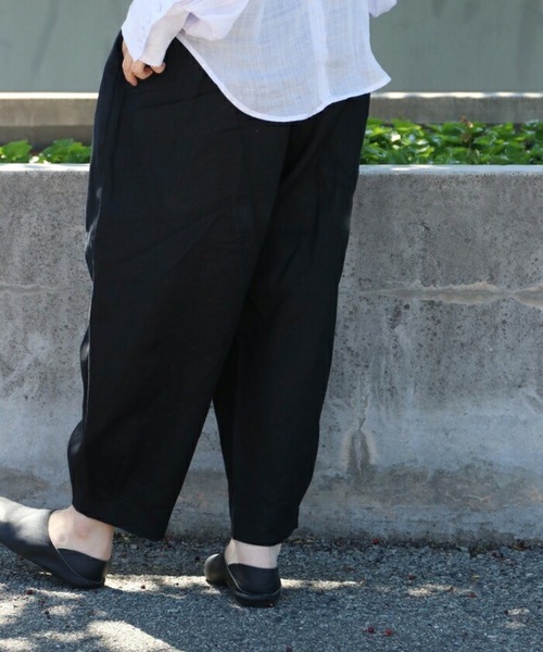 sanpo kuschel(サンポクシェル)の「リネン裾タックパンツ(その他パンツ・レディース・ブラック・FREE)」の18枚目の写真