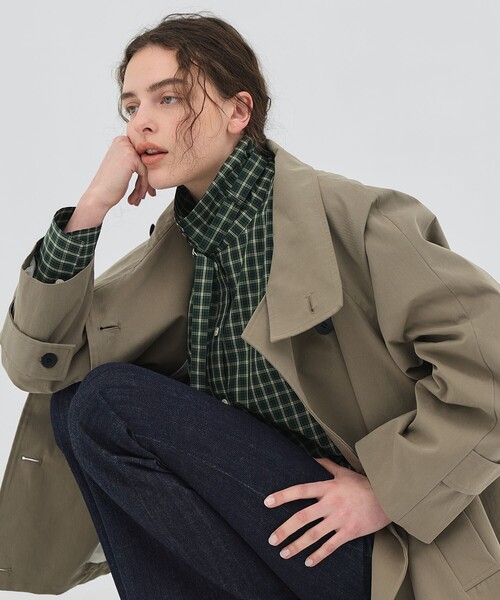 PUBLIC TOKYO（パブリックトウキョウ）の「【2026春新作】ファンネルネックショートトレンチコート（トレンチコート・レディース・アイボリー/ダークグレー/カーキ・1/2）」の4枚目の写真