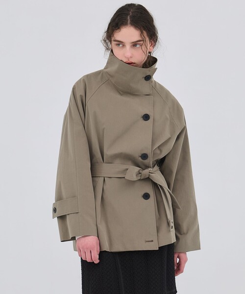 PUBLIC TOKYO（パブリックトウキョウ）の「【2026春新作】ファンネルネックショートトレンチコート（トレンチコート・レディース・アイボリー/ダークグレー/カーキ・1/2）」の14枚目の写真