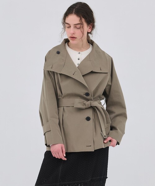 PUBLIC TOKYO（パブリックトウキョウ）の「【2026春新作】ファンネルネックショートトレンチコート（トレンチコート・レディース・アイボリー/ダークグレー/カーキ・1/2）」の18枚目の写真