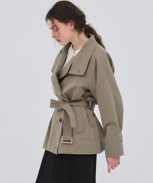 PUBLIC TOKYO（パブリックトウキョウ）の「【2026春新作】ファンネルネックショートトレンチコート（トレンチコート・レディース・アイボリー/ダークグレー/カーキ・1/2）」の19枚目の写真
